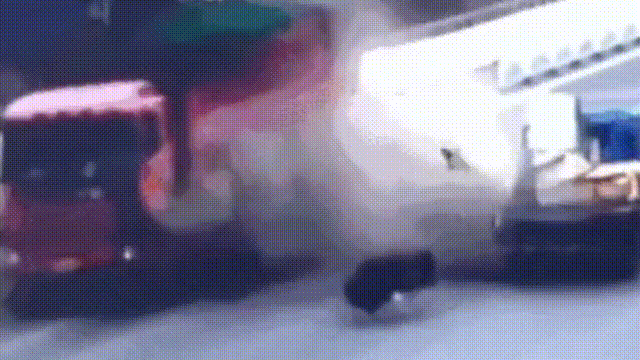 0a222b19ef3592a20b799484f0051431.gif